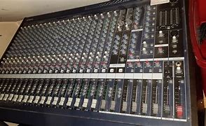 Yamaha MG24/14FX Analogue Mixer - Image 5